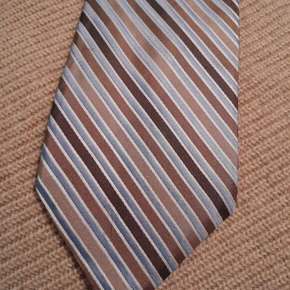 New Jones New York 100% Imported Silk Tie    All Ties 3/$40 - Picture 1 of 3